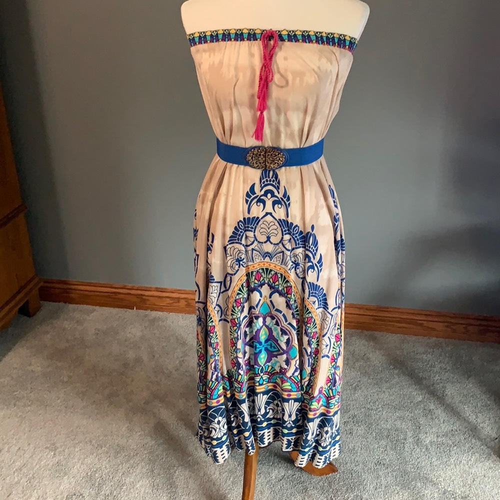 Strapless bohemian style dress with belt